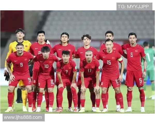 足球明星首秀不幸受伤严重断腿引发球迷热议与担忧