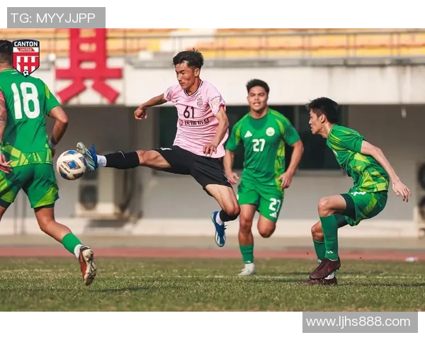 路人偶遇足球明星惊喜瞬间视频记录生活中的意外快乐与感动